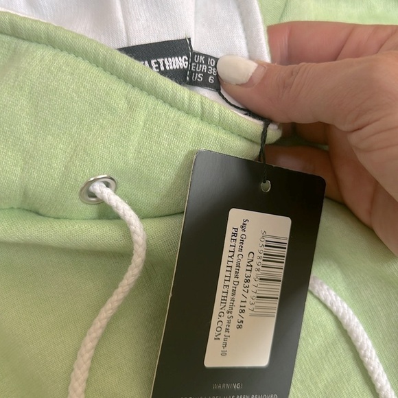 🆕 PRETTYLITTLETHING Sage Green Contrast Drawstring Sweatshirt Dress US 6 - Picture 8 of 8